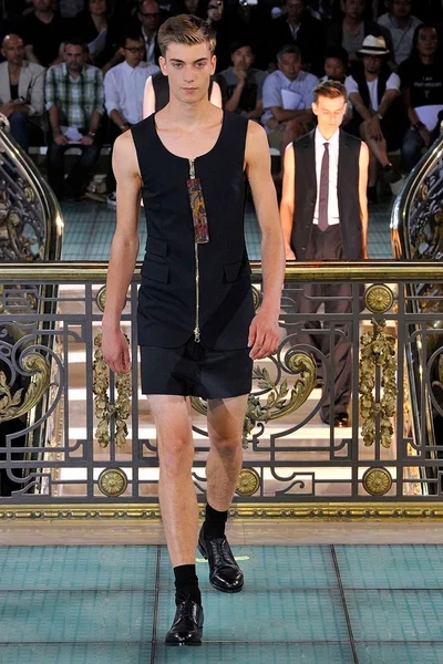 Look 37